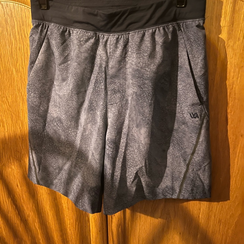 VRST Men's Gray Patterned Shorts